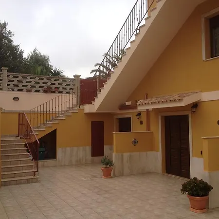 La Casa Gialla Carloforte (Isola di San Pietro)