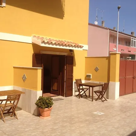 La Casa Gialla Carloforte (Isola di San Pietro)
