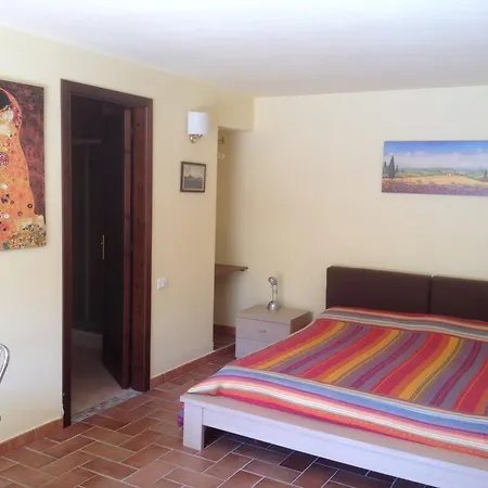 La Casa Gialla Carloforte (Isola di San Pietro)