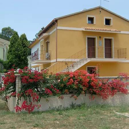 Apartment La Casa Gialla *